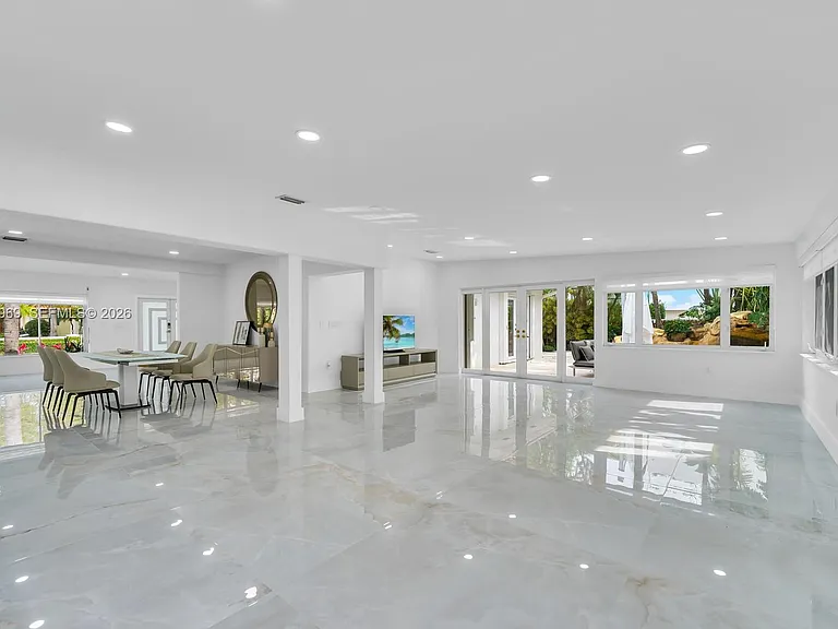 200 N Hibiscus Dr — Photo 17