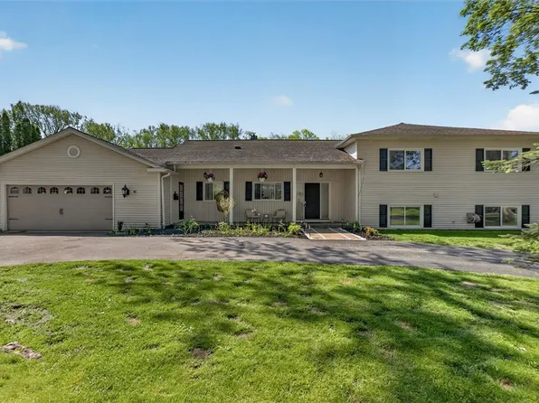 41 Country Club Dr, Rochester, NY 14618