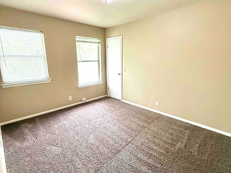 502 Dewberry Dr — Photo 12