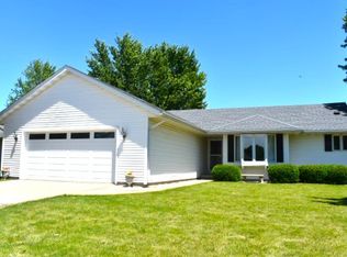 2612 Meadow Dr, Sterling, IL 61081