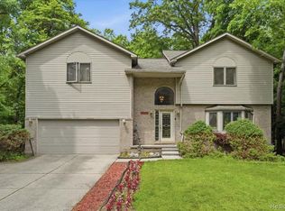 23605 Beech Rd, Southfield, MI 48033