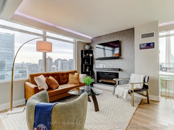 25 Telegram Mews Penthouse 5201, Toronto, ON M5V 3Z1