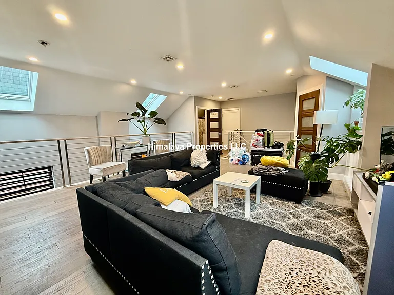 407 Dudley St #6 — Photo 7