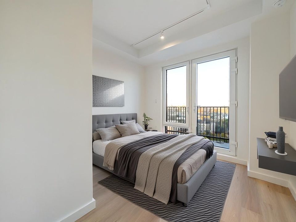 1st image of 931 Carroll St #1705