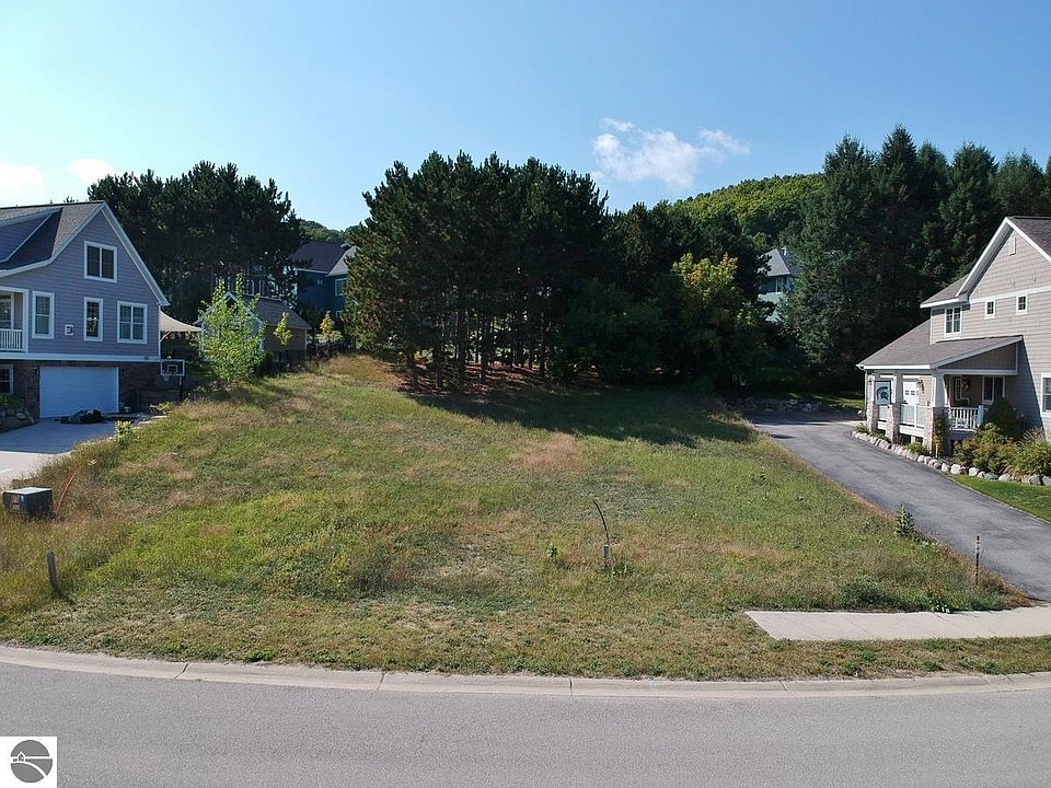 1st image of 10642 Shrewbury St Lot 35
