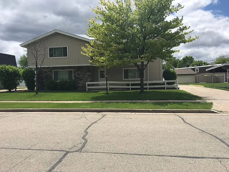 742 Fairwood Dr — Photo 1