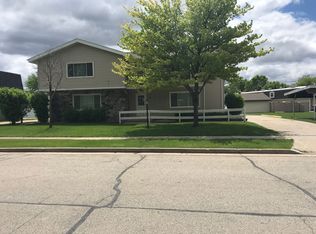 742 Fairwood Dr #2, Neenah, WI 54956