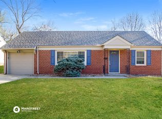 7517 Sagamore Rd, Prairie Village, KS 66208