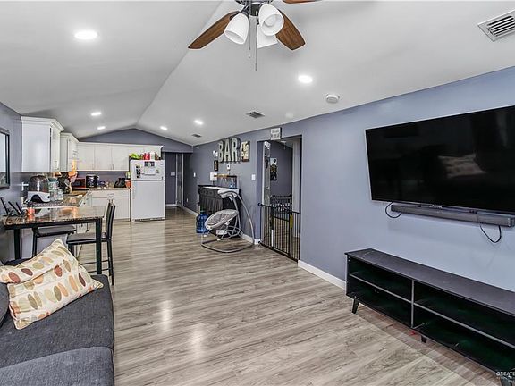 2nd image of 603 E Samano St
