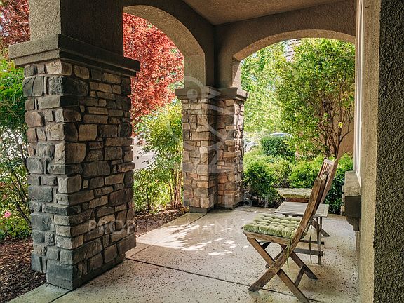3rd image of 702 Farrington Ln