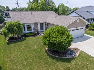 836 Galleon Ln, Elk Grove Village, IL 60007