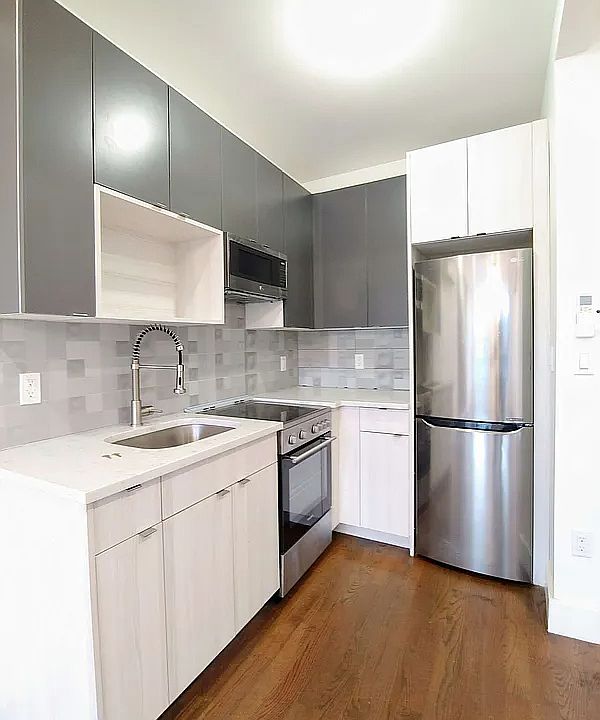 1st image of 2077A Fulton St APT 3B
