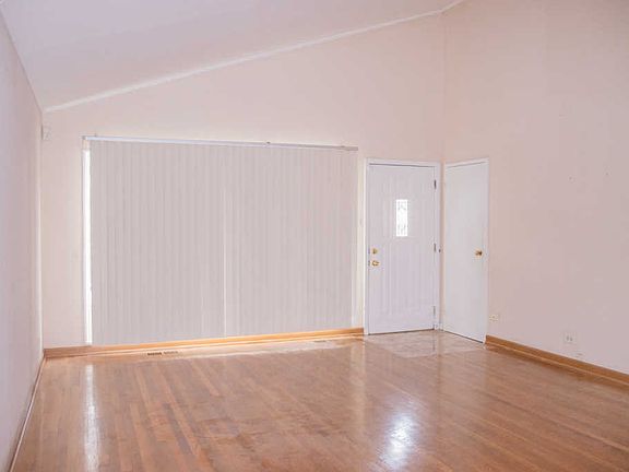 5th image of 171 Westwood Dr