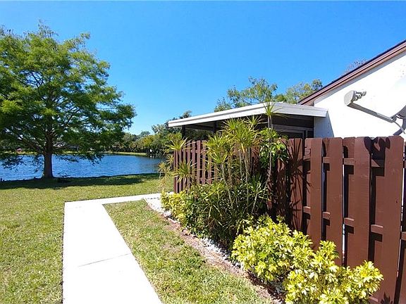 4th image of 12922 Meadowood Ct