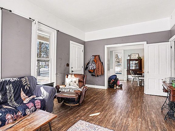 4th image of 4819 Leonard St