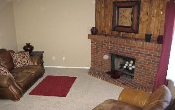 Cozy : On the same level with the kitchen. Near front entrance.