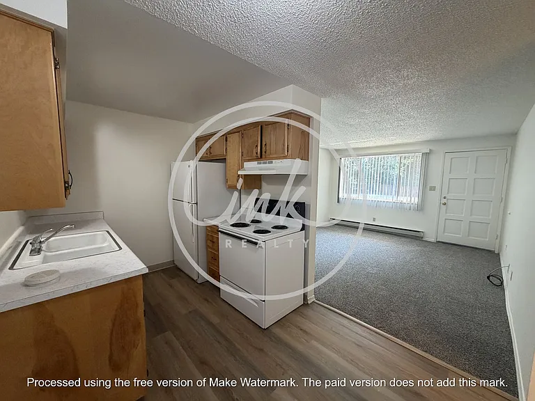 604 W King St — Photo 3