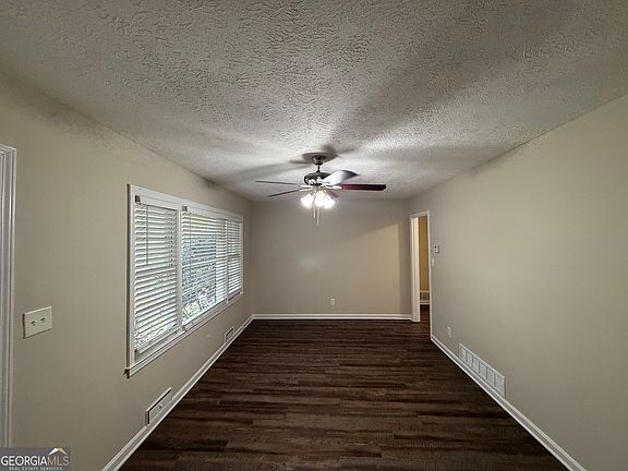 3rd image of 2431 Ivydale Dr SW