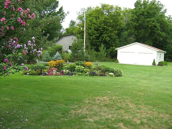 Detached 2 car garage