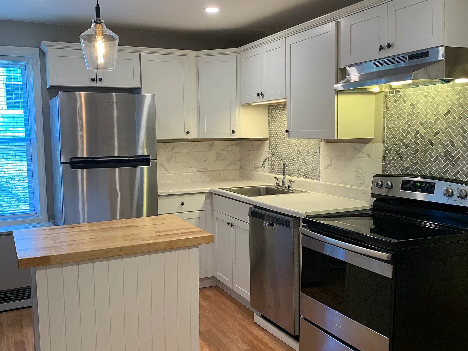 2 bed, 950 sqft, $2,350 — Photo 2