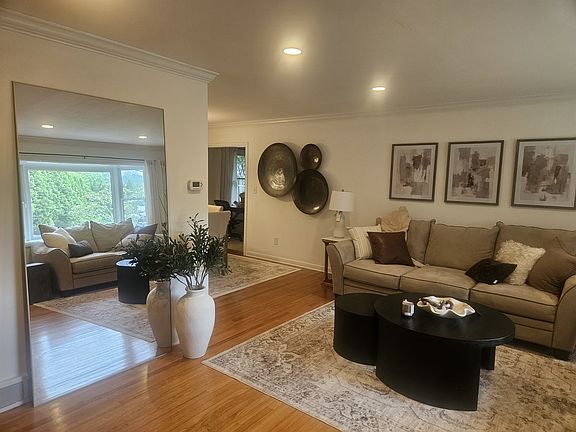 3rd image of 75 Sugar Plum Ln