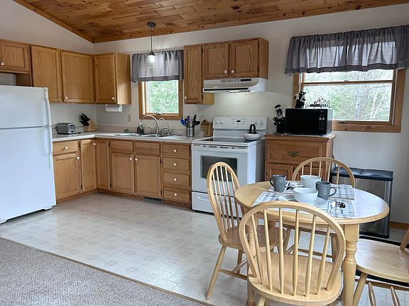 5th image of W16468 S Hilbert Dr