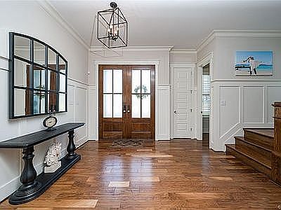 Large Foyer

