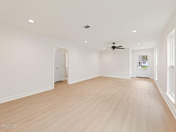 3rd image of 227 Camerons Cove Dr