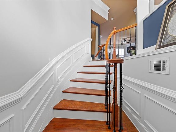 3rd image of 2871 Overlook Way