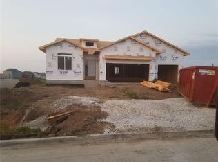 9718 Marnewood Dr, Johnston, IA 50131