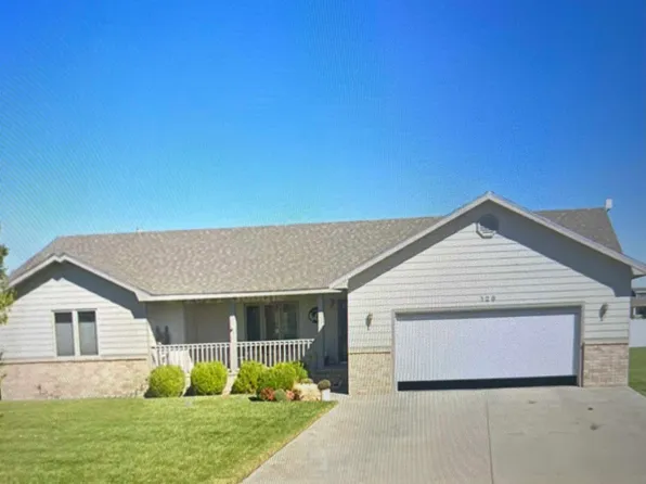 126 Tanglewood Dr, Dodge City, KS 67801