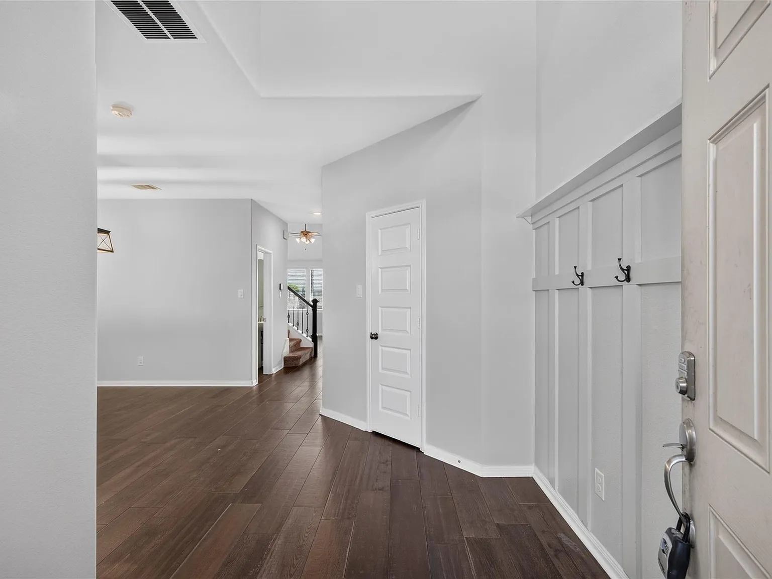 4 bed, 3.5 bath, 2878 sqft, $3,200 — Photo 2