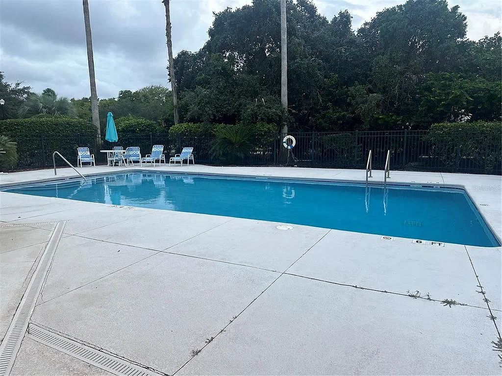 3 bed, 2.0 bath, 1455 sqft, $2,100 — Photo 2