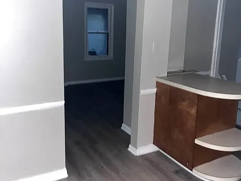 548 Winans Ave — Photo 6