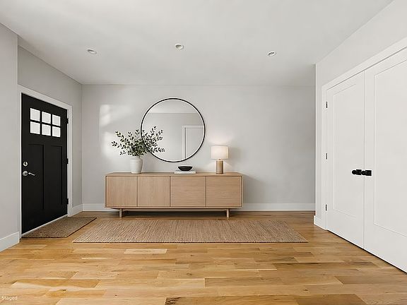 4th image of 695 Monroe St #1