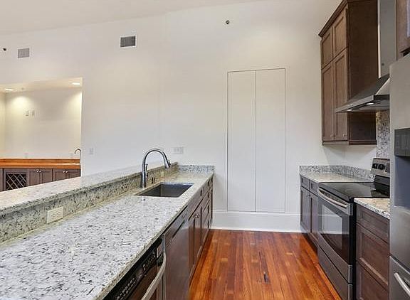 5th image of 224 Chartres St APT C