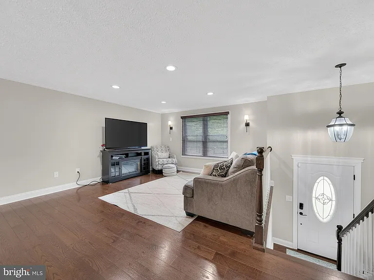3806 Candlelight Ct — Photo 6