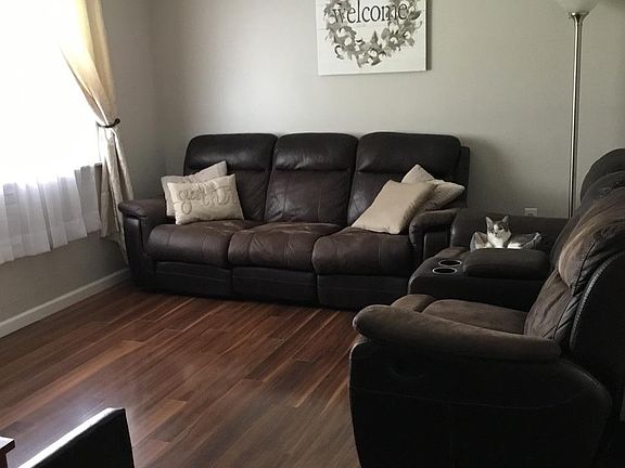 2nd image of 120 Dogwood Ct