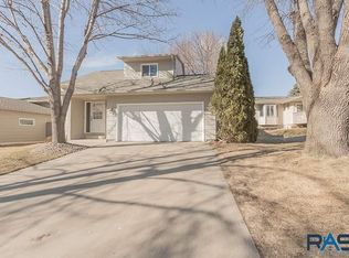4408 E Lexington Cir, Sioux Falls, SD 57103