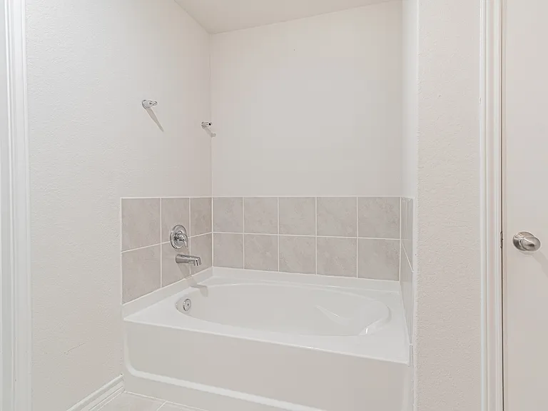 7019 Capella Cir — Photo 31