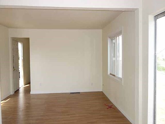 5th image of 19004 E Alki Ave