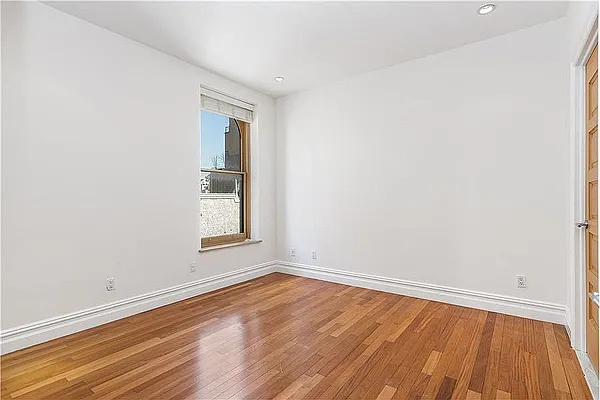 Rented by REAL New York | media 24