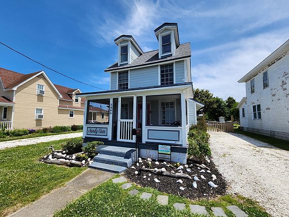 2nd image of 3294 Main St