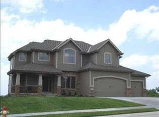 8530 S 101st St, La Vista, NE 68128