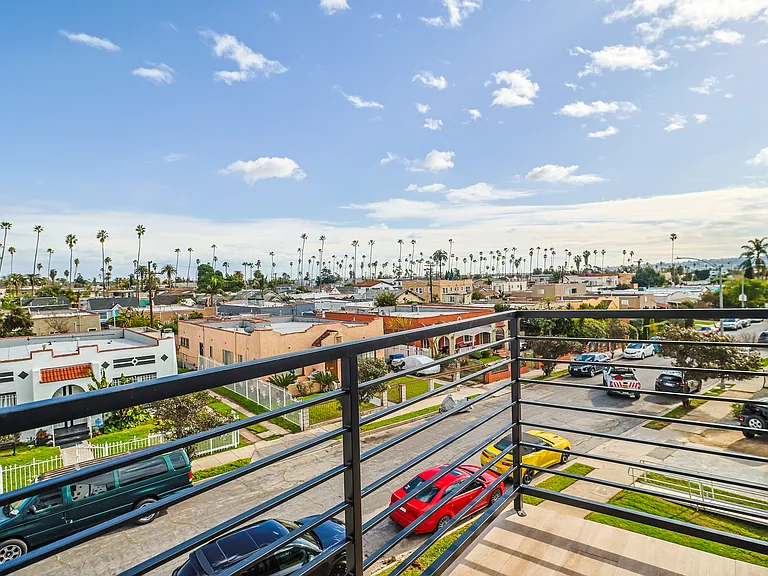1917 S Palm Grove Ave — Photo 45