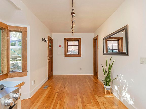 5th image of 383 N 5th Ave