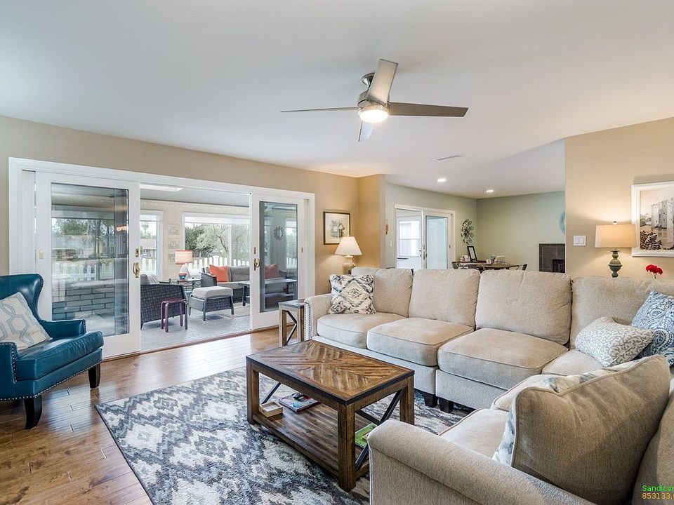 1st image of 1076 La Reina Dr