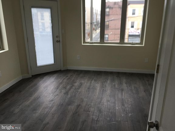 3rd image of 117 W Girard Ave Floor 2