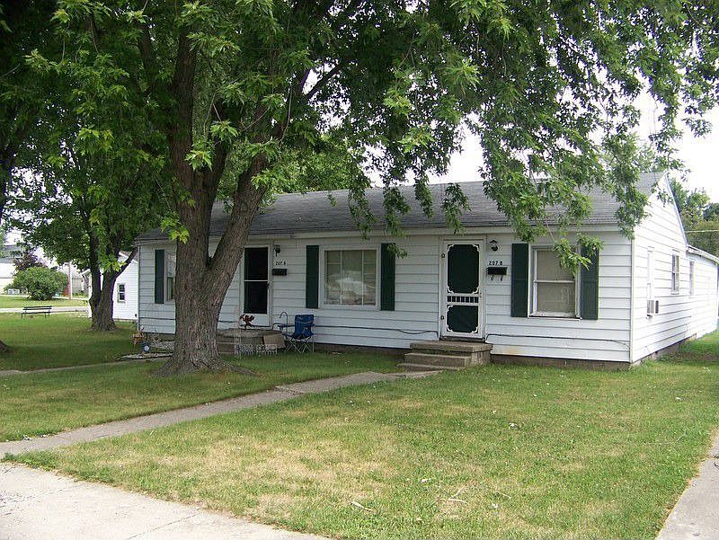 1st image of 207 E South D St