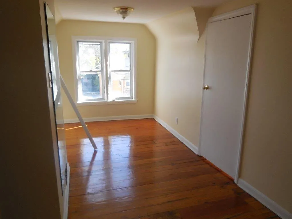 7621 Exchange - #3 — Photo 3